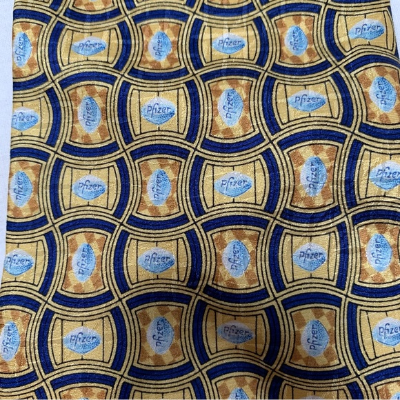 PFIZER Logo Patterned 100% Silk Men’s Neck Tie - Picture 2 of 5